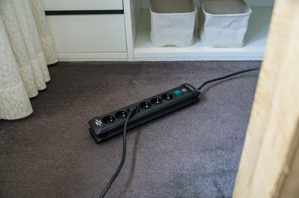 Brennenstuhl Premium-Line Extension Lead 6-way Black 3m H05VV-F 3G1.5